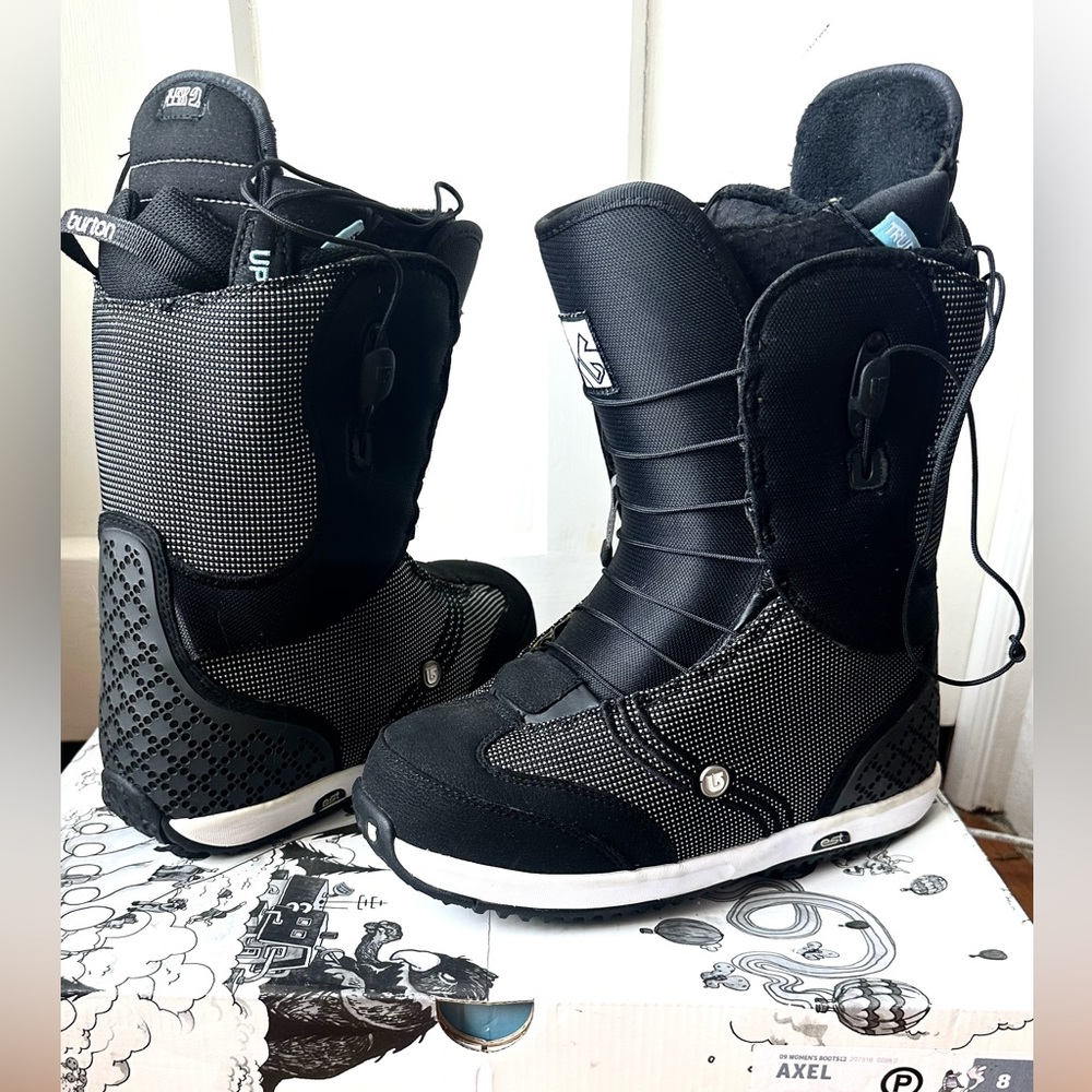 Burton Women’s Axel Snowboard Boots Flex 2 Freestyle Black And Grey Size 8 EUC